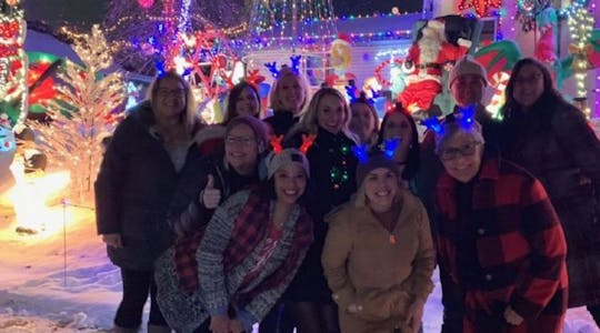 Festliche Weihnachtslichter-Tour durch die Zwillingsstädte