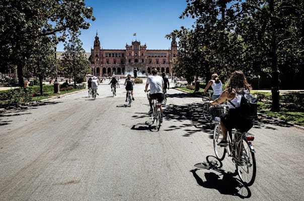 Tour de bicicleta de metade de um dia pelos principais monumentos da cidade de Sevilha