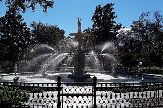 Esplora Chippewa Square a Forsyth Park in un tour audio autoguidato a Savannah