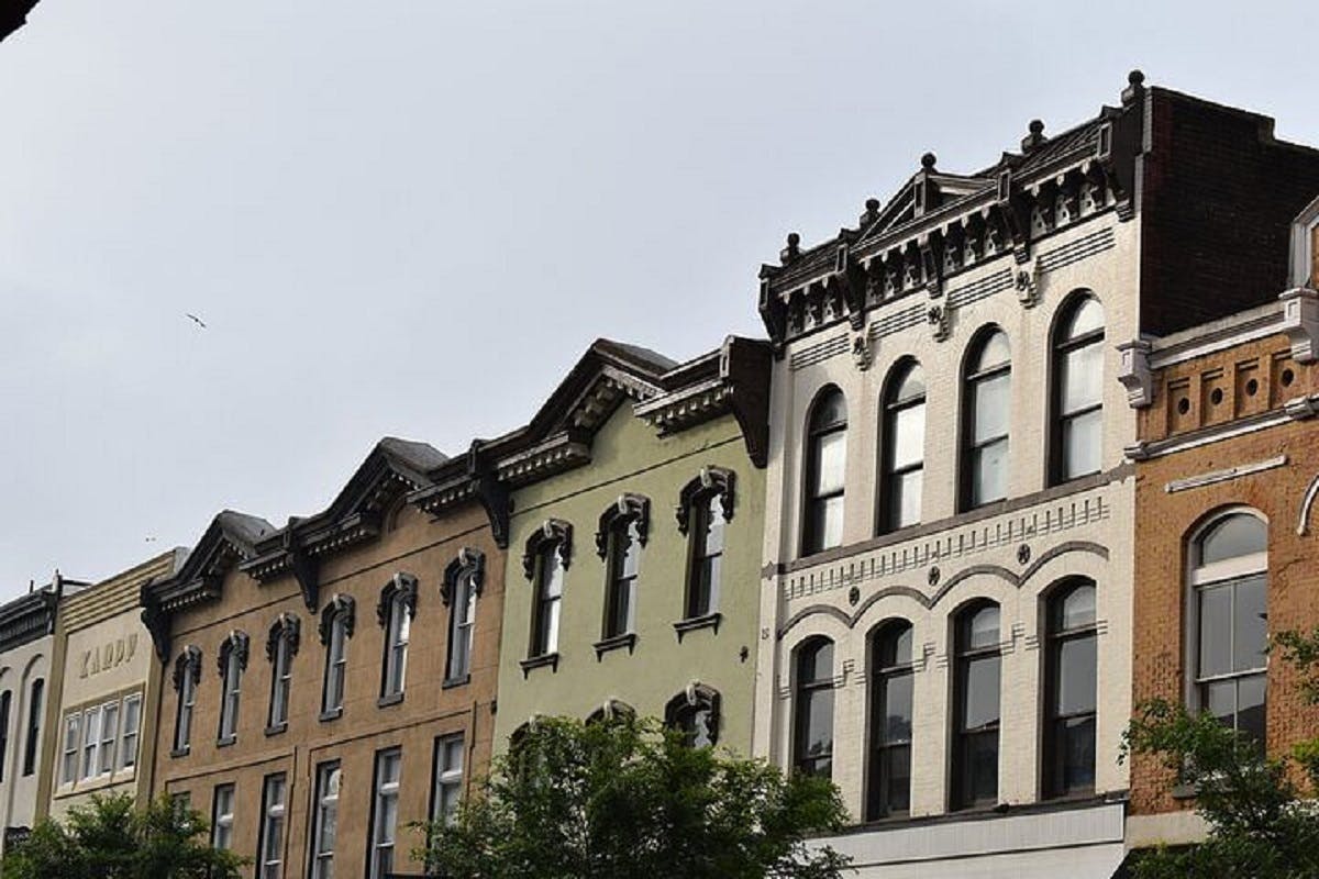 Enjoy a self guided audio tour in Savannah from Johnson Square to Independent