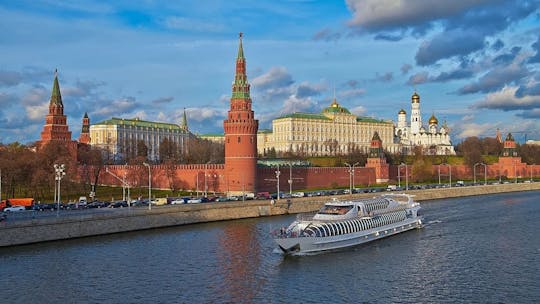 River cruise on a yacht and audio tour in Moscow