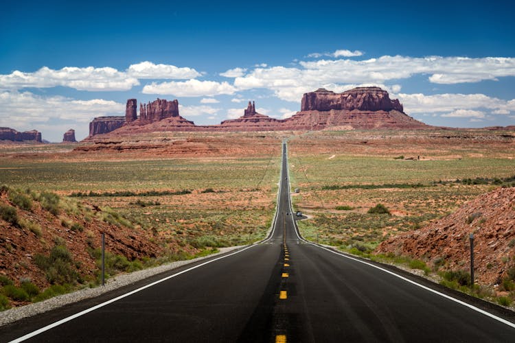 Navajo Tribal Park and Monument Valley self-guided driving tour