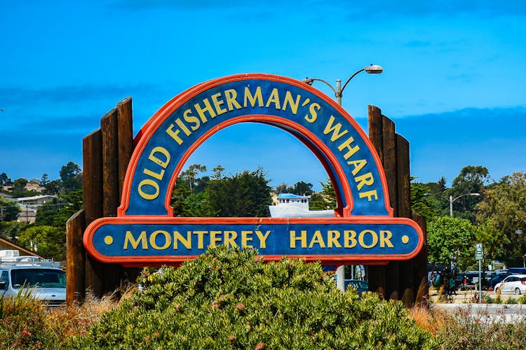 Scenic 17-mile self-guided driving tour in Monterey