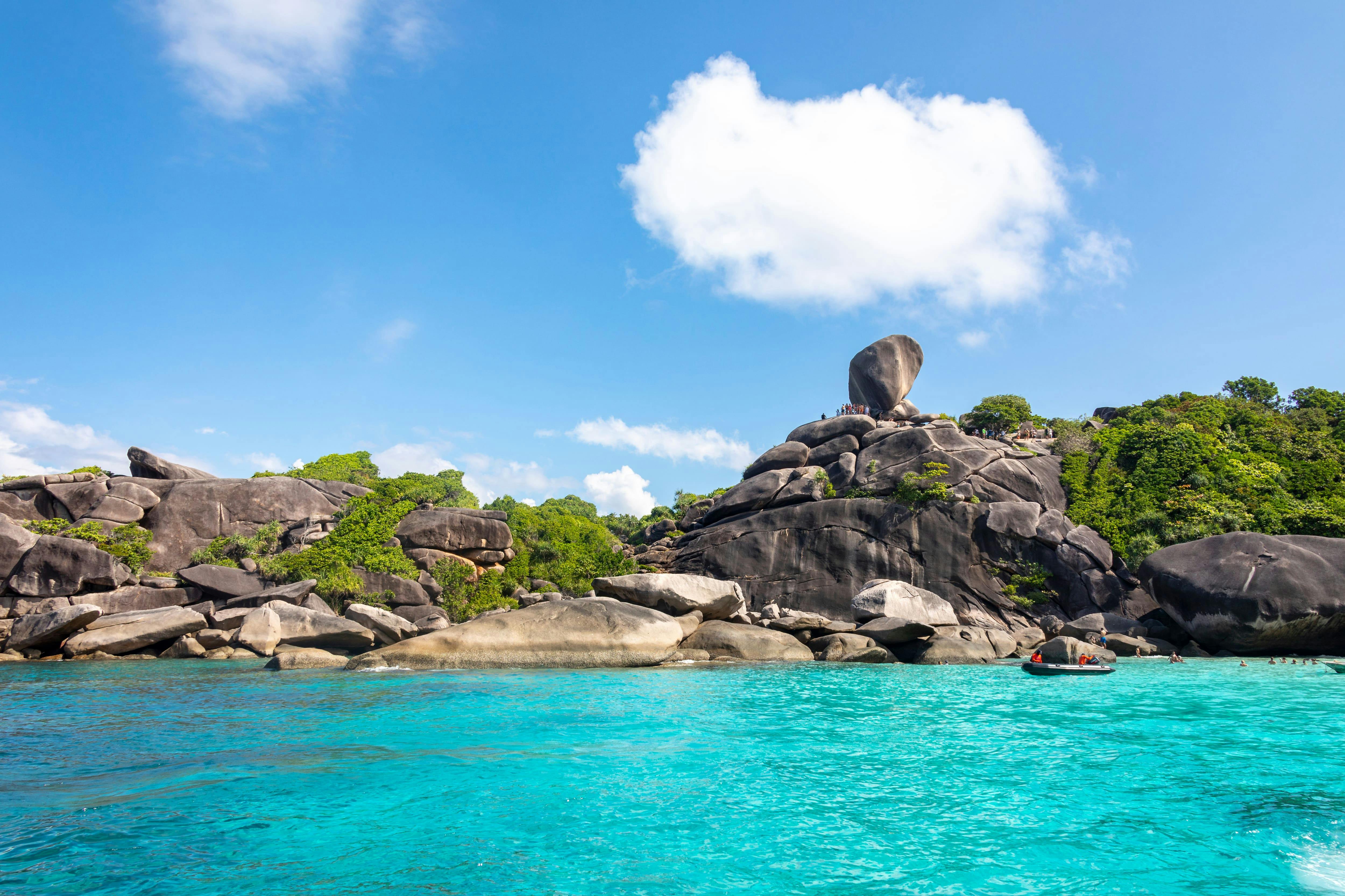 Excursión anticipada a las islas Similan en catamarán rápido