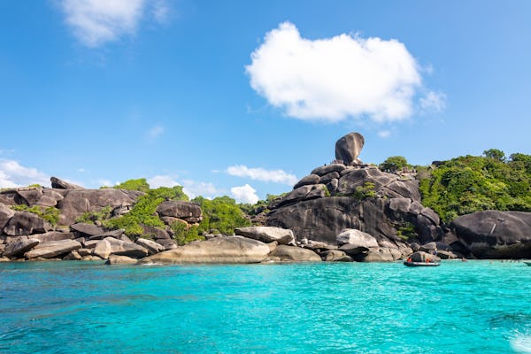 Excursión anticipada a las islas Similan en catamarán rápido