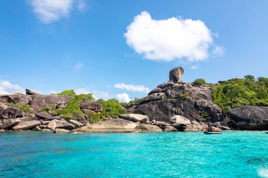 Excursión anticipada a las islas Similan en catamarán rápido