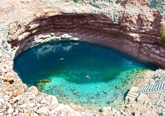 Private tour to Sinkhole and Wadi from Muscat with lunch box