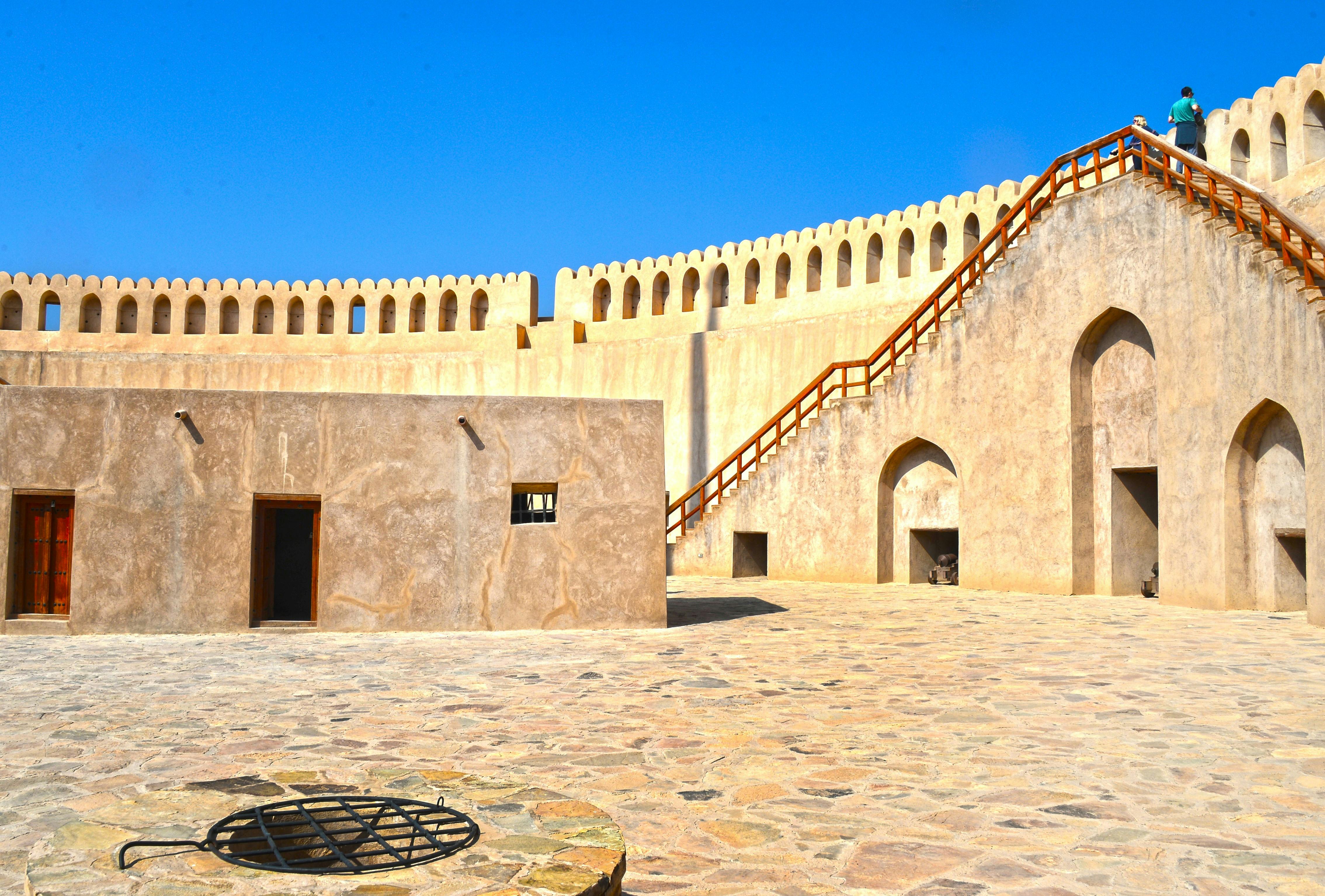 Private tour to Nizwa and the oasis of Birkat Al Mouz from