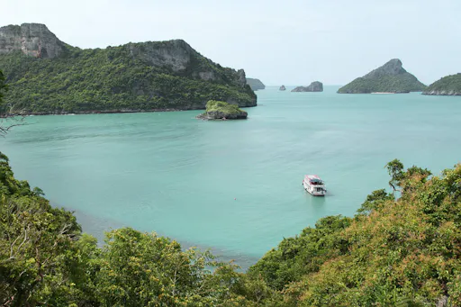 Angthong Marine Park by Speedboat