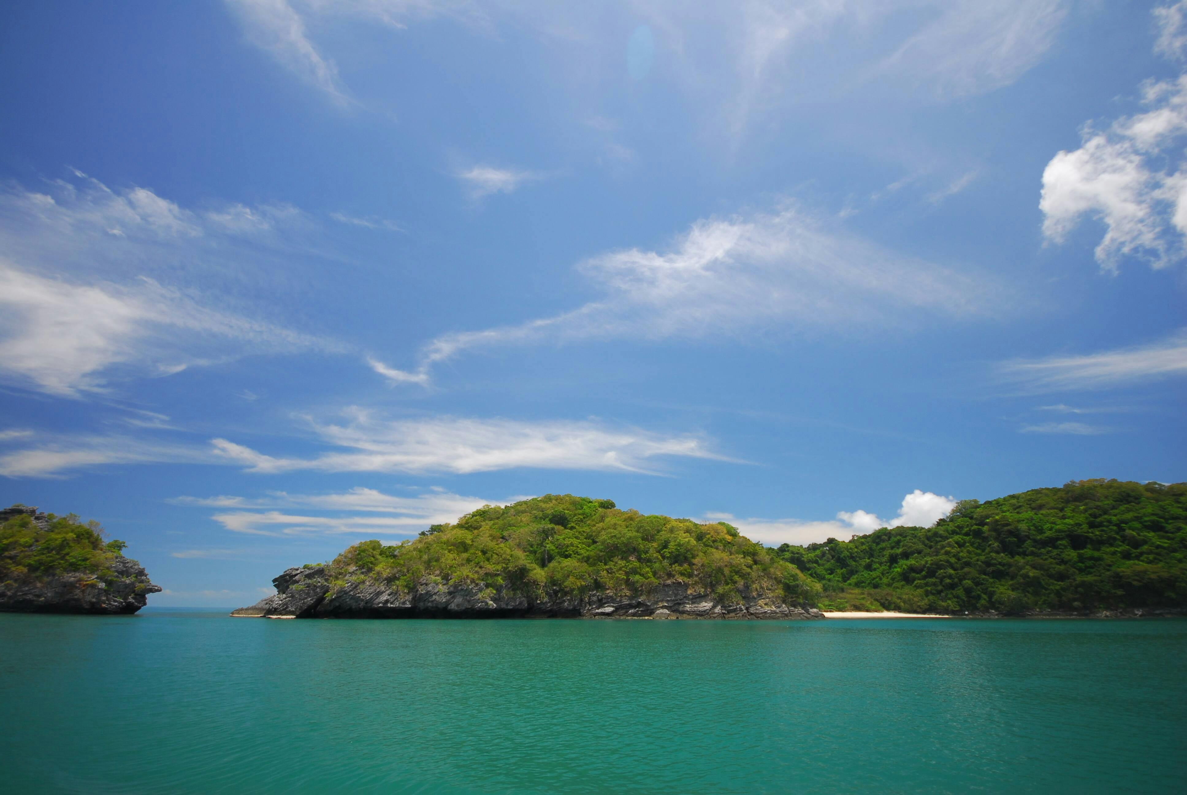 Angthong Marine Park by Speedboat