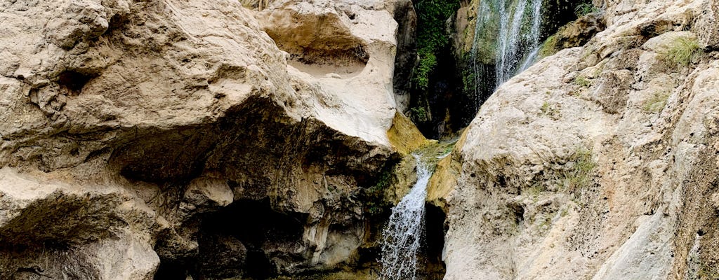 Tour privato a Wadi Tiwi, dolina Bimmah e UNESCO-Qalhat da Muscat con pranzo al sacco