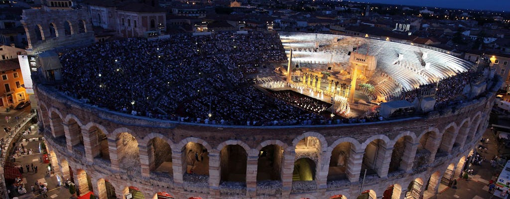 Paquete de ópera Arena di Verona con entradas, recorrido por la ciudad y transporte