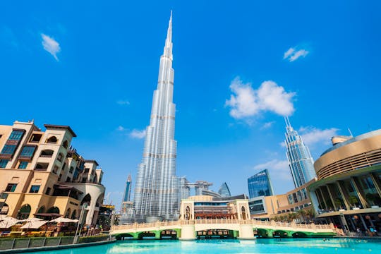 Boleto Burj Khalifa y recorrido arquitectónico moderno privado de Dubái