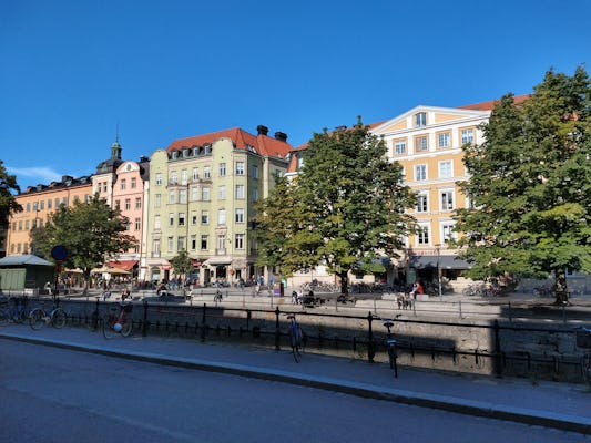 Passeio a pé por casas escondidas e esquecidas em Uppsala
