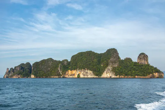 James-Bond-Insel mit dem Schnellboot