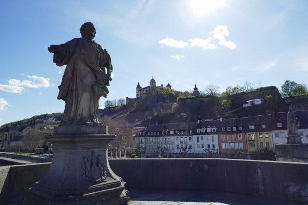 Comício da cidade em Würzburg "Seguindo os passos de um cavaleiro imperial"