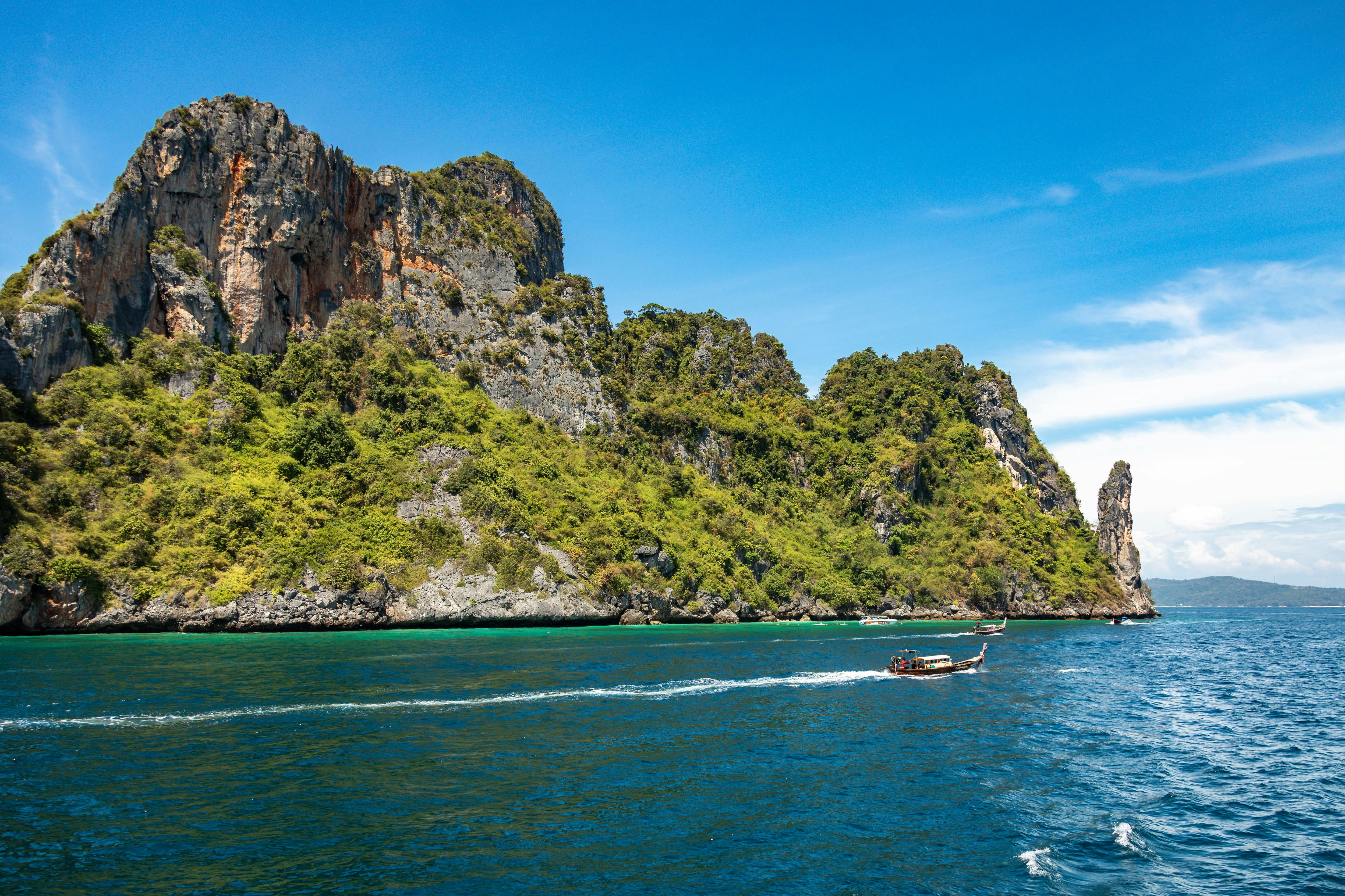 Phi Phi Islands Speedboat Tour with Pileh Lagoon