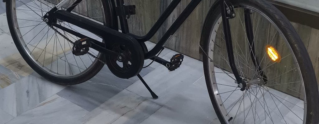 Location de vélos à Séville pour une journée avec eau, cadenas et siège bébé