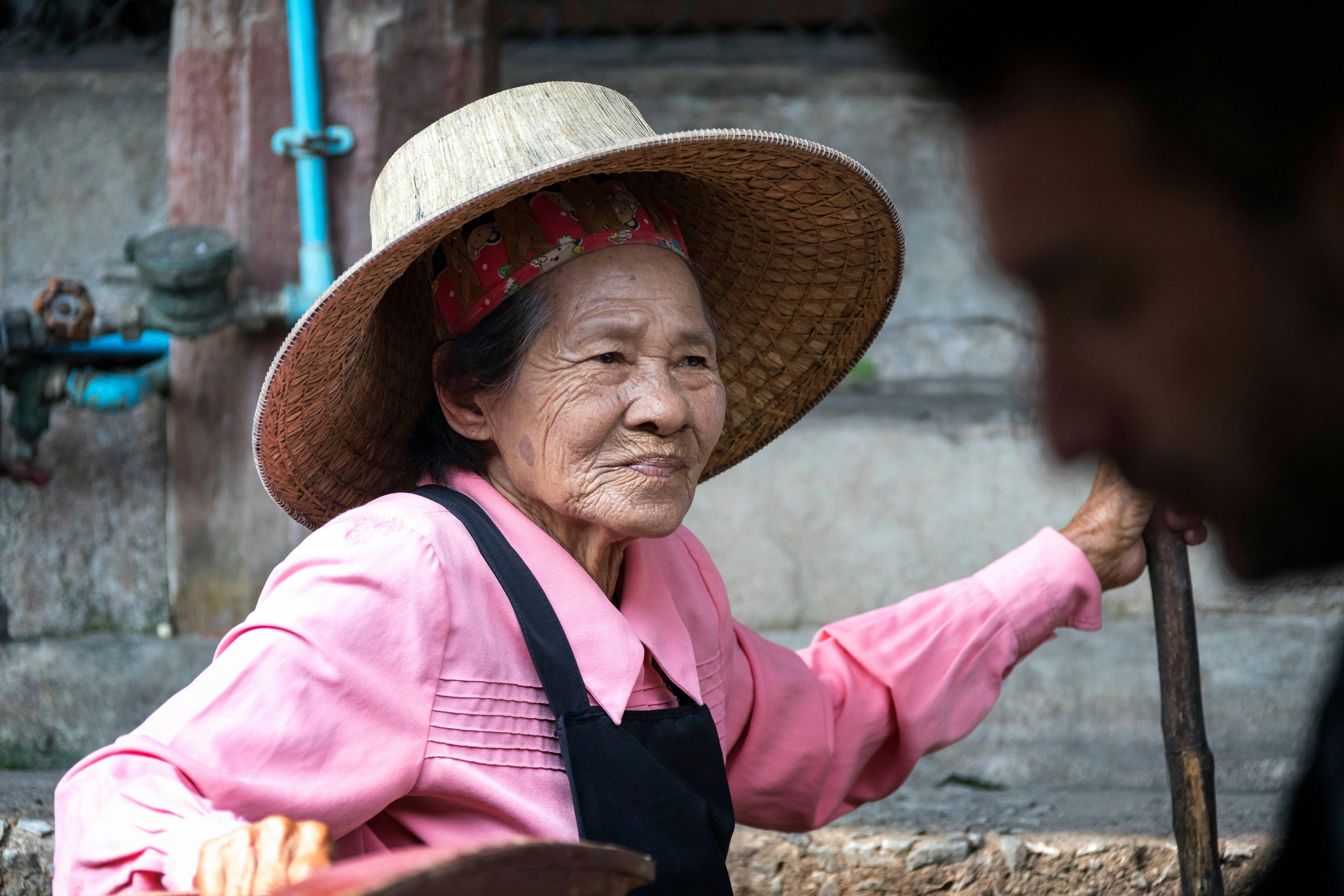 Damnoen Saduak Floating & Maeklong Railway Markets Small Group Tour