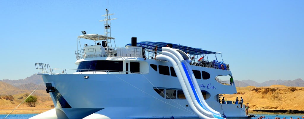 Viaje por mar y submarino en el catamarán Liberty desde Sharm el-Sheikh