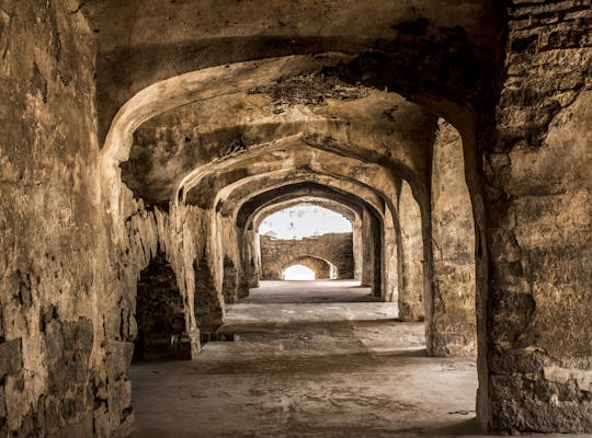 Excursão de meio dia ao Forte Golconda e às Tumbas Qutb Shahi em Hyderabad