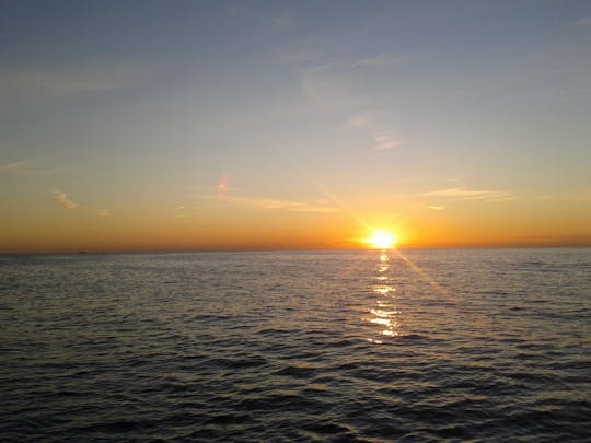 Paseo en catamarán al atardecer en Jávea