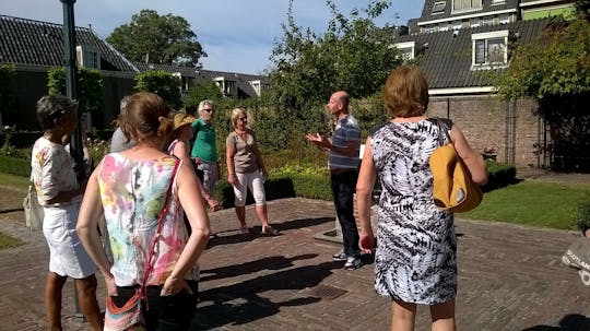 Walking tour of Delft - the city of orange and blue