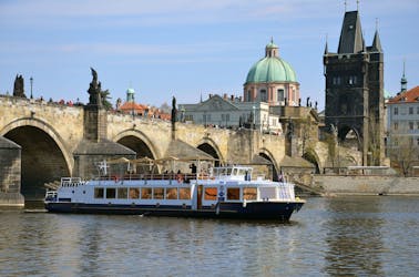 Tour pelo centro histórico da cidade de Praga com passeio de barco