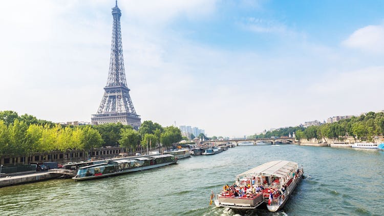 Paris audio guide with TravelMate app