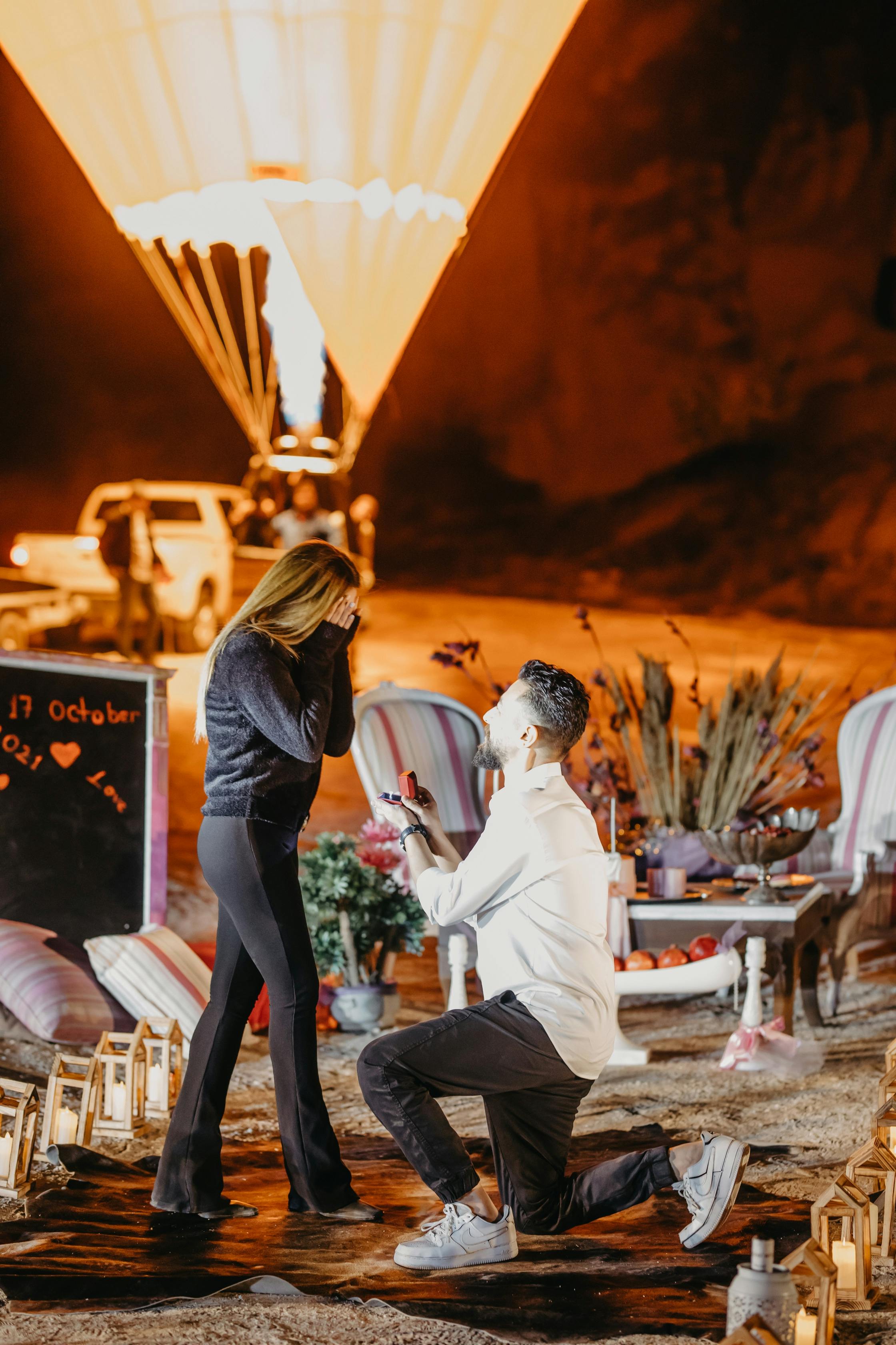 Ensaio fotográfico de pedido de casamento com voo de balão de ar quente na Capadócia