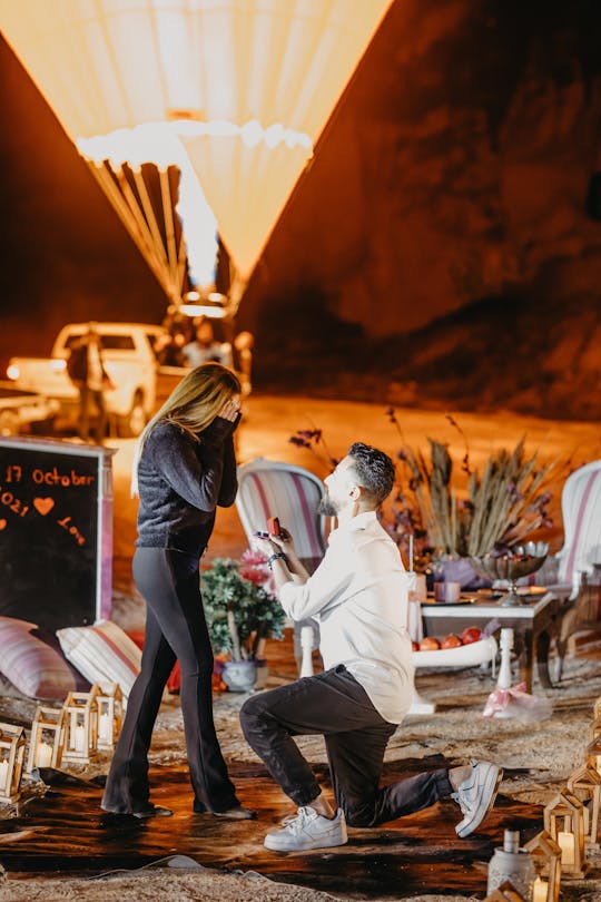 Servizio fotografico di proposta di matrimonio con volo in mongolfiera in Cappadocia