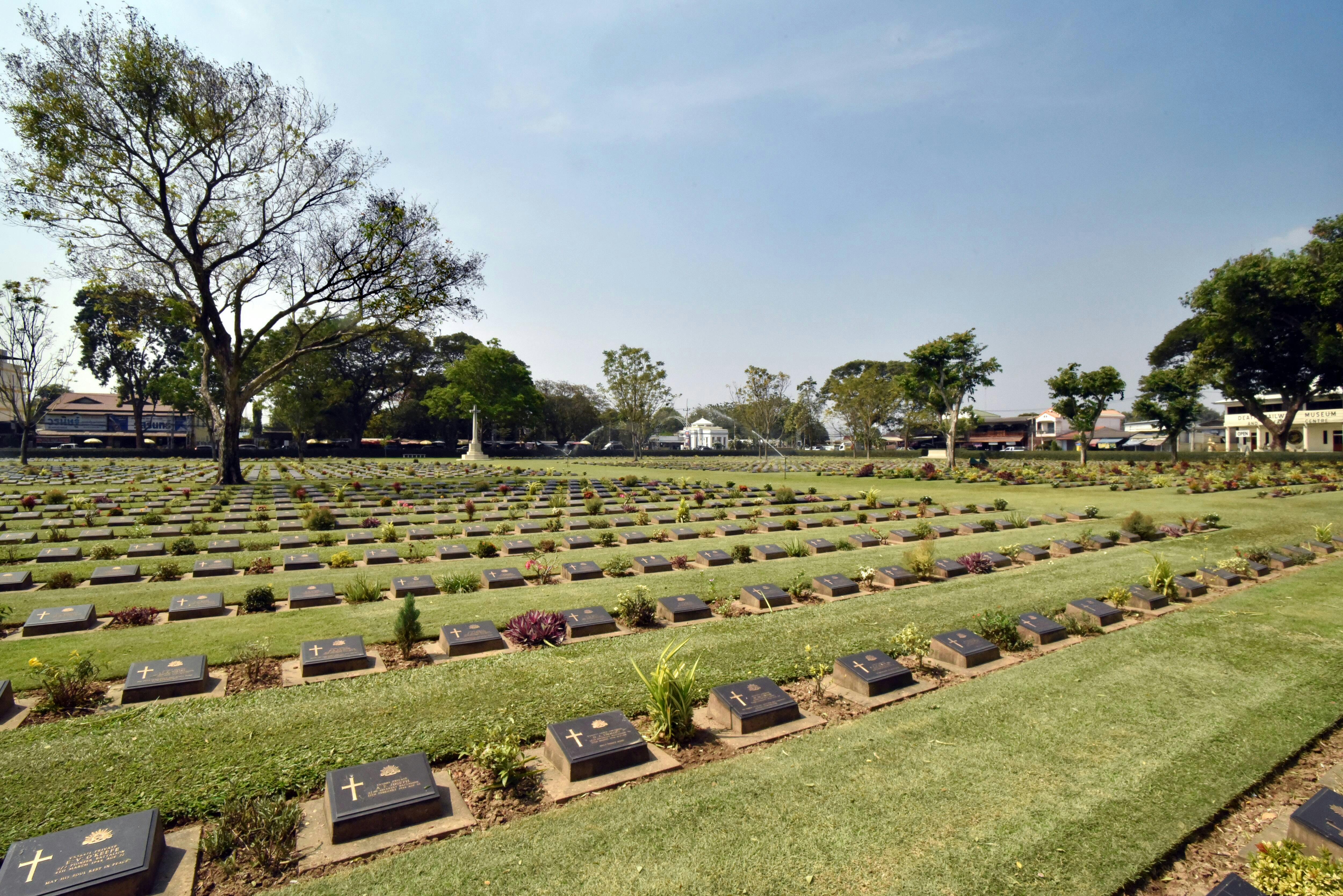 Floating Market & River Kwai Tour