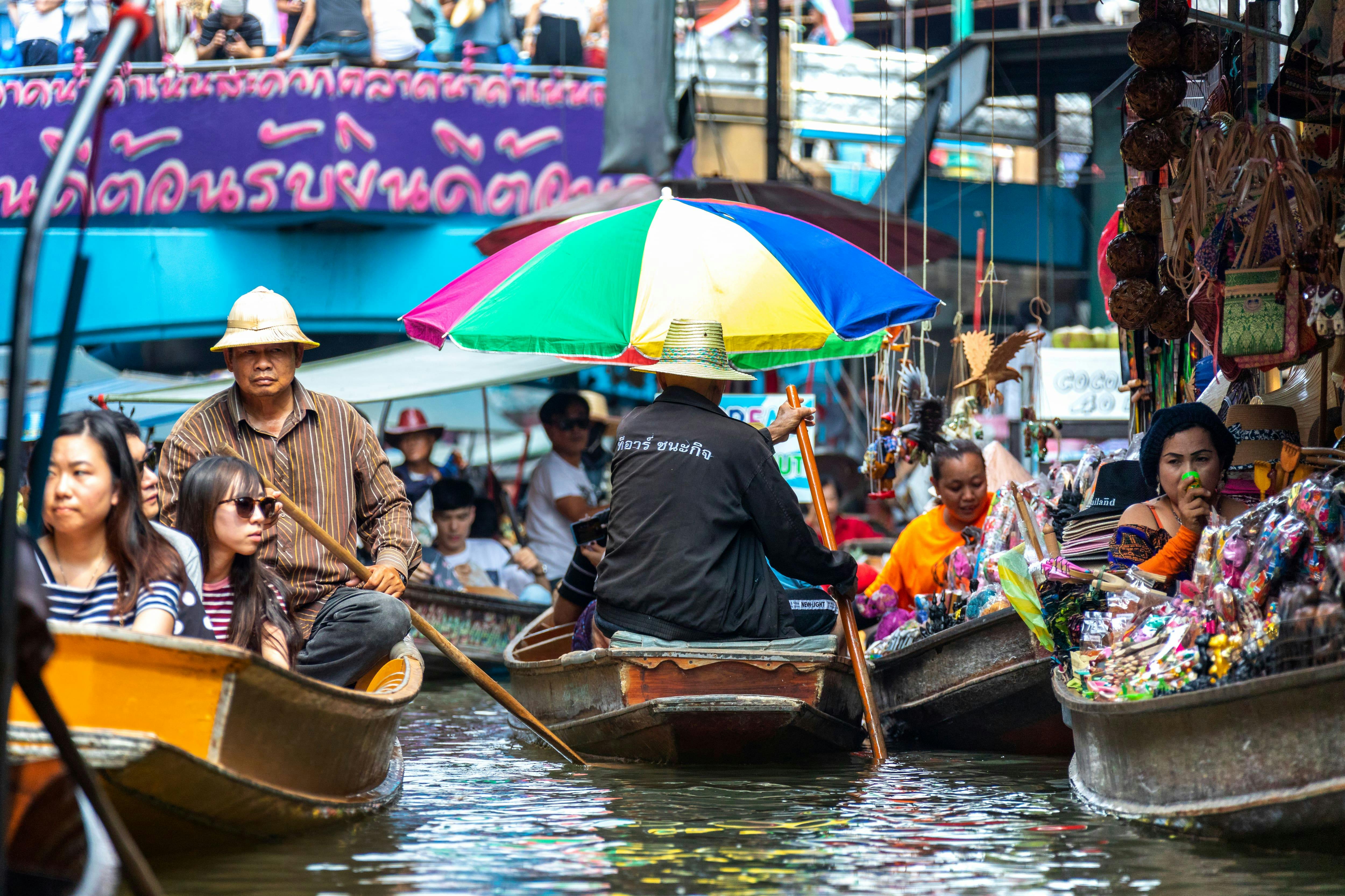 Drijvende markt van Amphawa vanaf Hua Hin