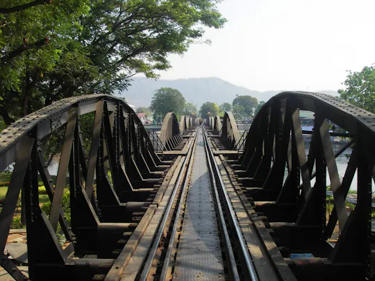 Mercado flotante y excursión por el río Kwai desde Pranburi