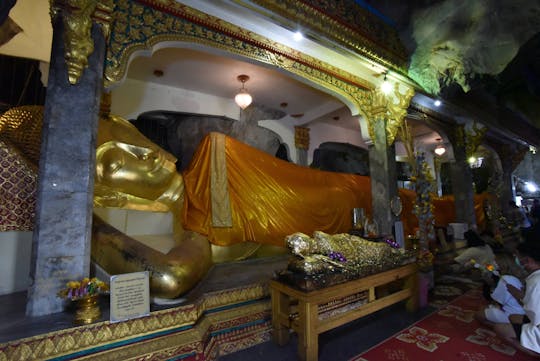 Visite de la grotte de Khao Yoi et du marché flottant de Sam Phan Nam au départ de Pranburi