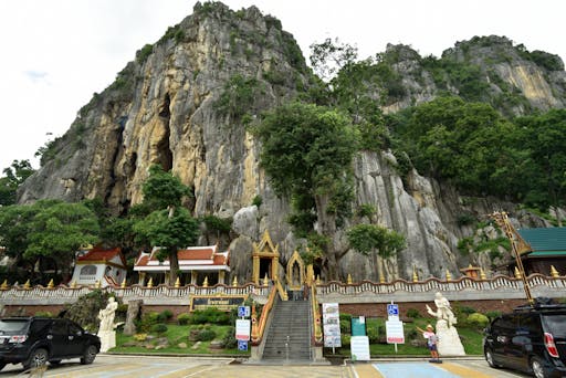 Khao Yoi Cave & Sam Phan Nam Floating Market Tour