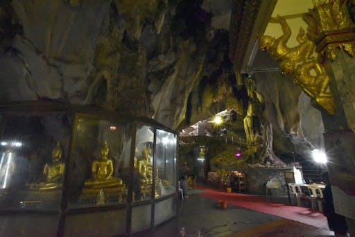Khao Yoi Cave & Sam Phan Nam Floating Market Tour