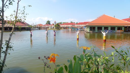 Khao Yoi Cave & Sam Phan Nam Floating Market Tour