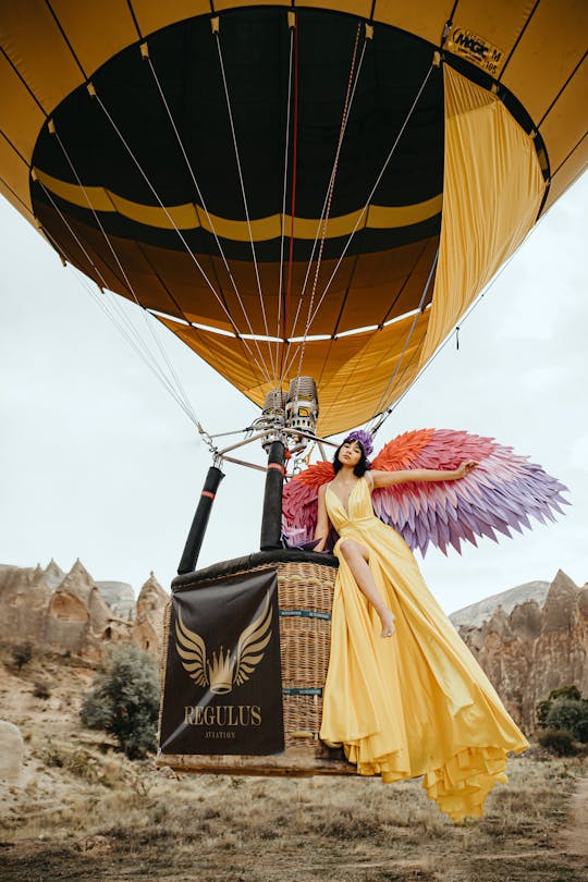 Sesión de fotos personalizada con vuelo en globo aerostático en Capadocia
