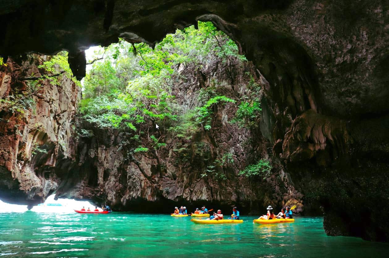 Kayak di John Gray a Ko Hong al lume di stella