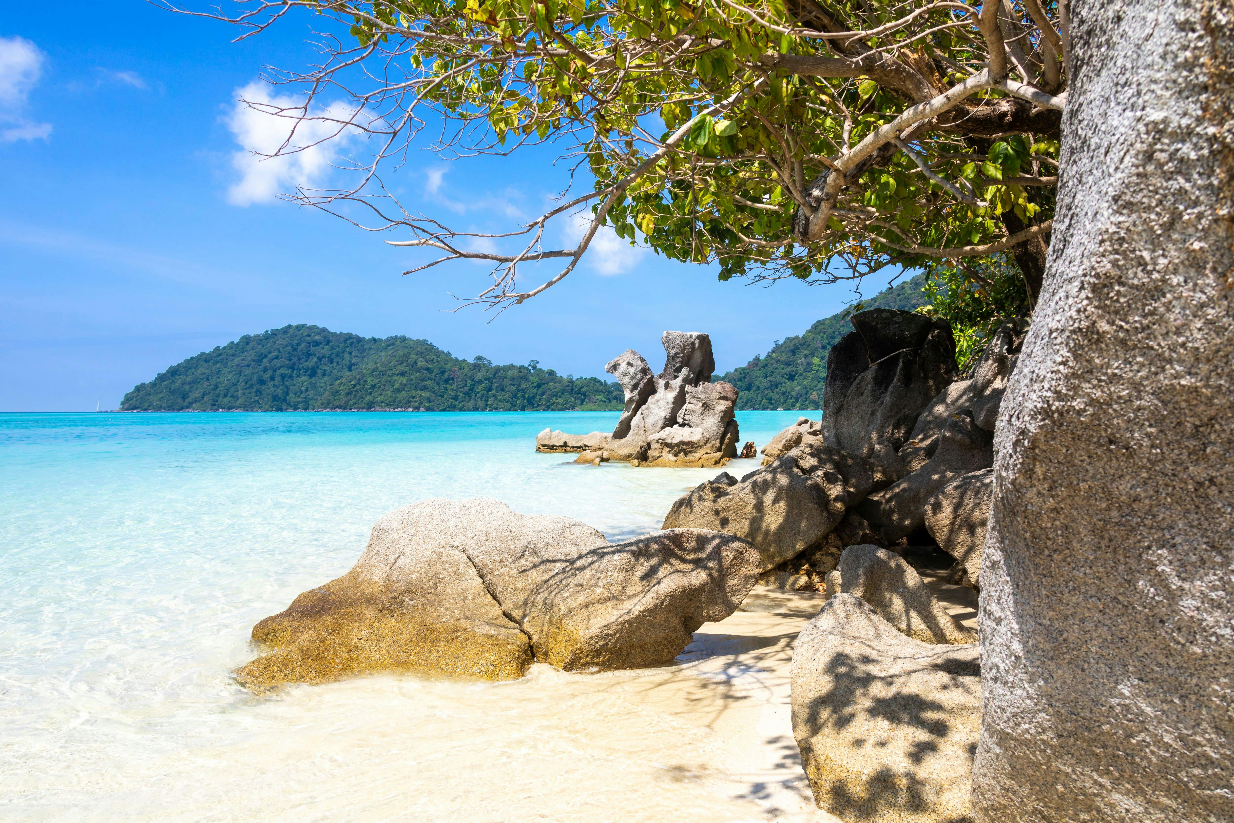 Tour di snorkeling delle isole Surin in motoscafo