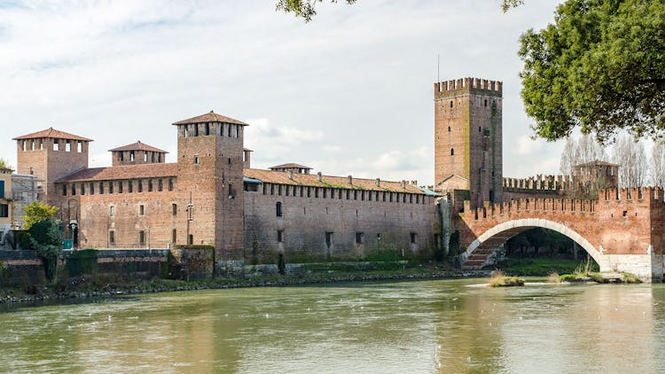 Verona audio guide with TravelMate app