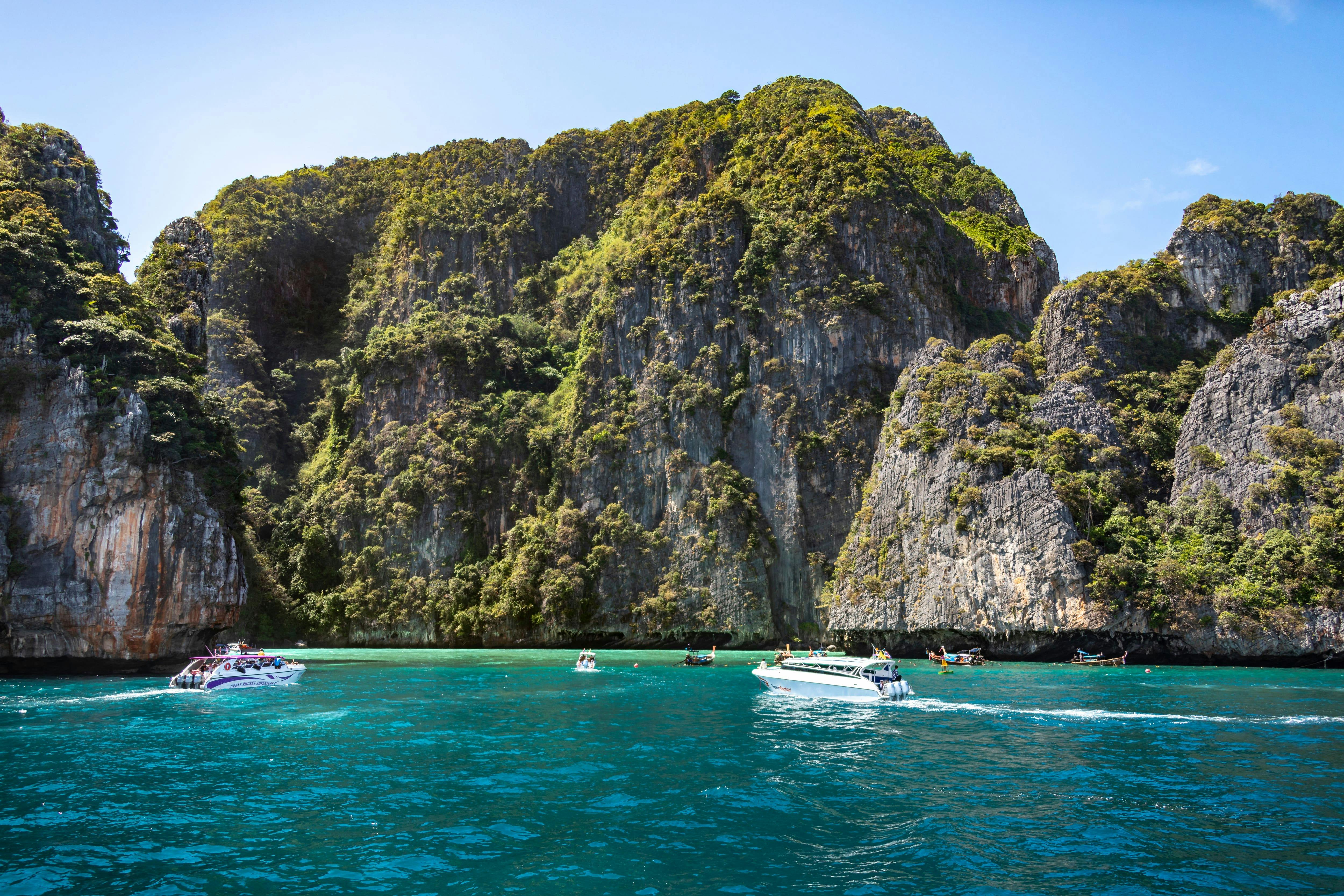 Phi Phi Islands & Pileh Lagoon by Speedboat