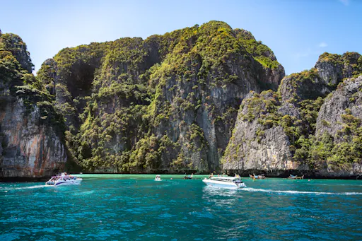 Phi Phi Islands & Pileh Lagoon by Speedboat