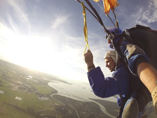 Experiência de paraquedismo de 9.000 pés em Auckland