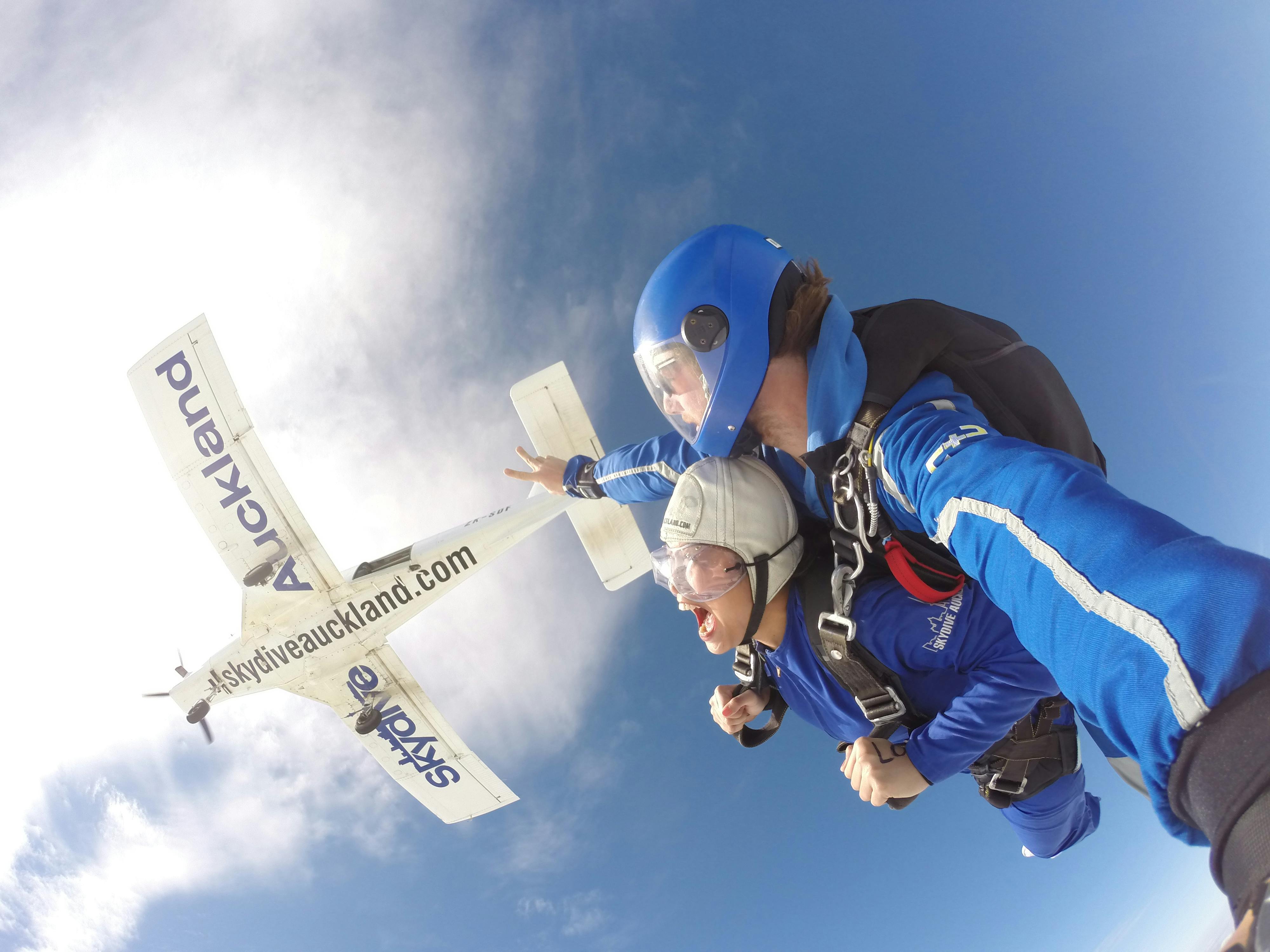 13.000 voet parachutespringen in Auckland