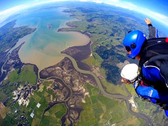 опыт прыжков с парашютом на высоте 20 000 футов в Окленде