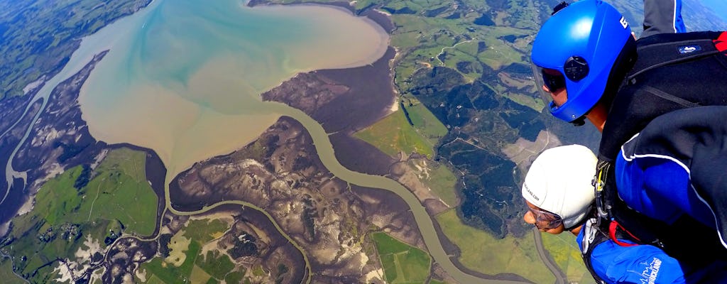 Fallschirmsprungerlebnis aus 18.000 Fuß Höhe in Auckland