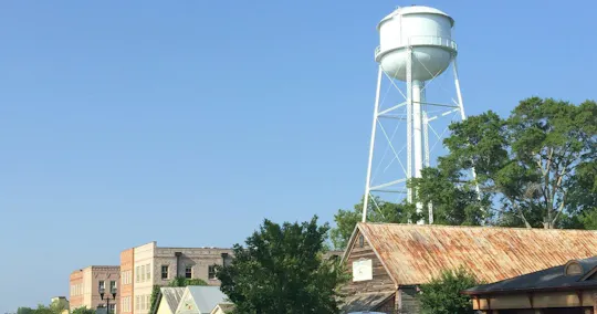 'Where The Walking Dead Lives' tour of Woodbury and Alexandria