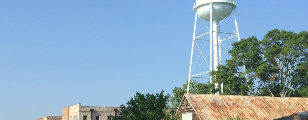 'Where The Walking Dead Lives' tour of Woodbury and Alexandria